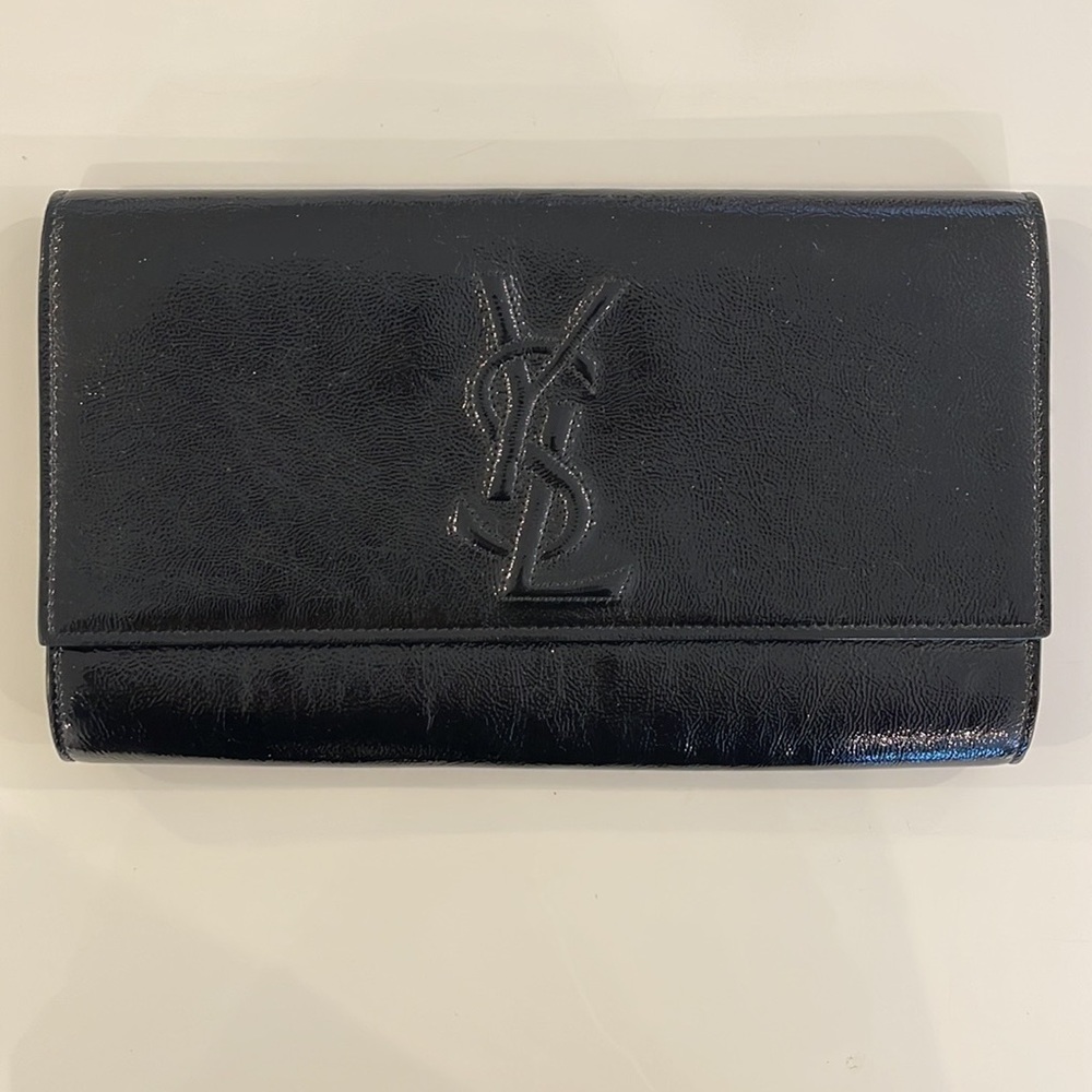 SAINT LAURENT
Textured Patent Calfskin Large